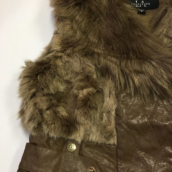 Faux fur vest with zipper - Picture 2 of 15